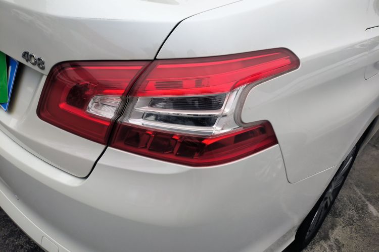 标致408 2014款 1.8L 自动豪华版车身外观9