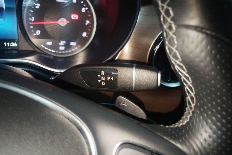 奔驰V级 2020款 V 260 尊贵版中控内饰18