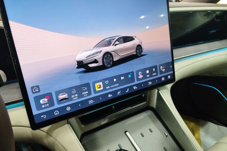 腾势Z9GT 2024款 1100四驱Ultra版中控内饰16