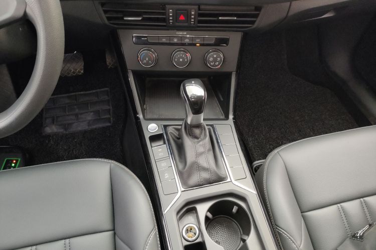 大众 帕萨特 2022款 280TSI 商务版中控内饰18