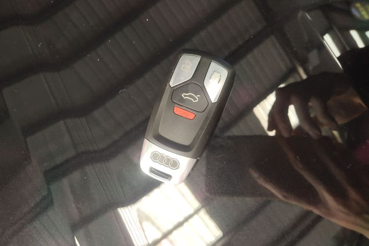 奥迪Q7（平行进口） 中控内饰7001