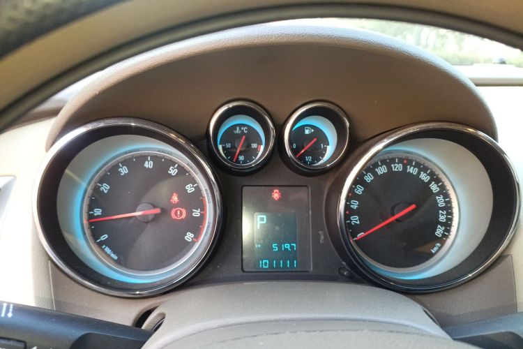 别克 英朗 2013款 GT 1.6L 自动时尚版中控内饰14