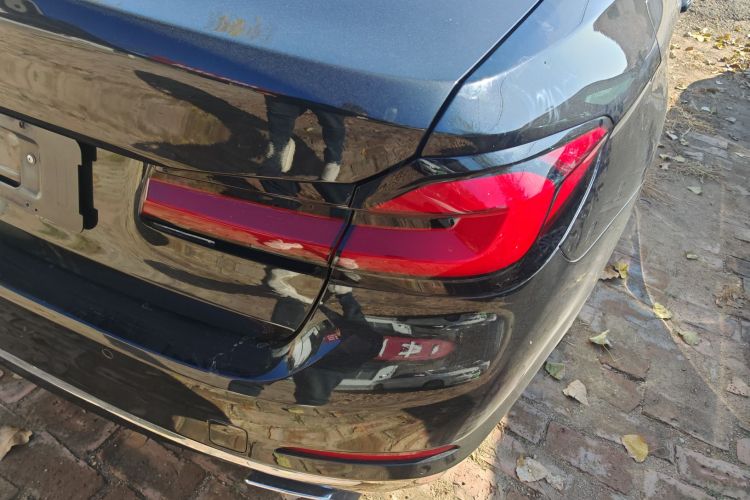 宝马5系 2018款 525Li 豪华套装车身外观9