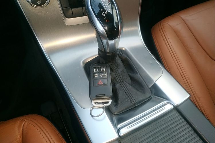 沃尔沃S60 2014款 S60L 2.0T 智远版中控内饰11