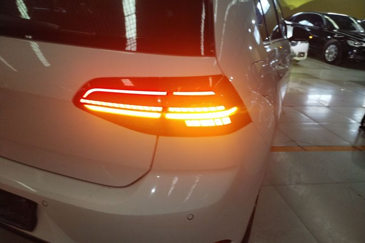 大众 高尔夫 2020款 挚爱版 280TSI DSG R-Line车身外观9