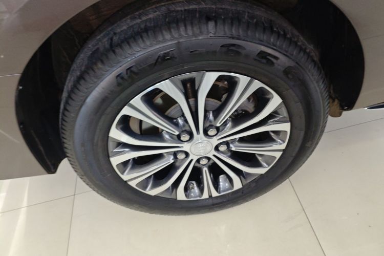 别克GL8 2023款 陆上公务舱 智享型车身外观6008