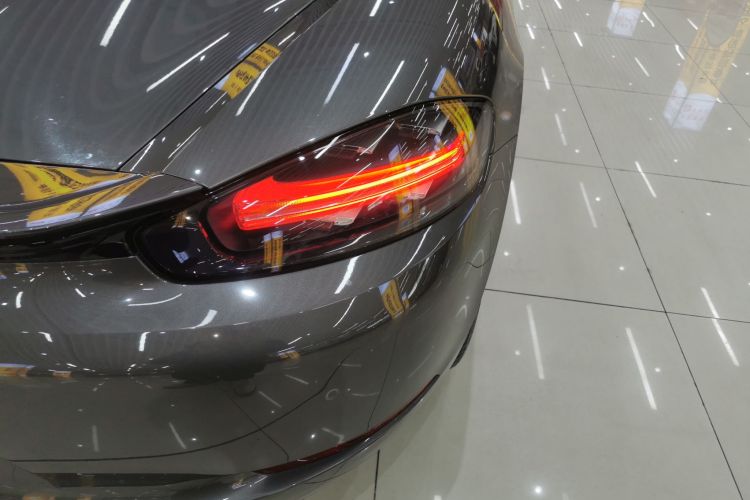 保时捷718 2020款 Boxster 2.0T车身外观9