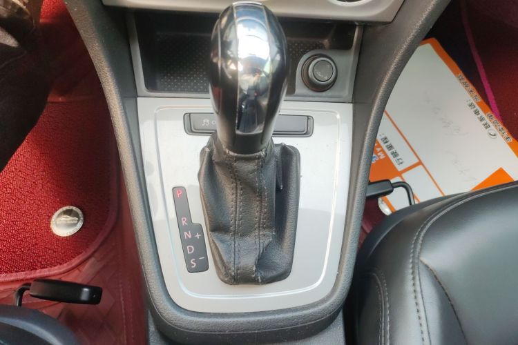 大众 朗行 2013款 1.6L 自动风尚型中控内饰18