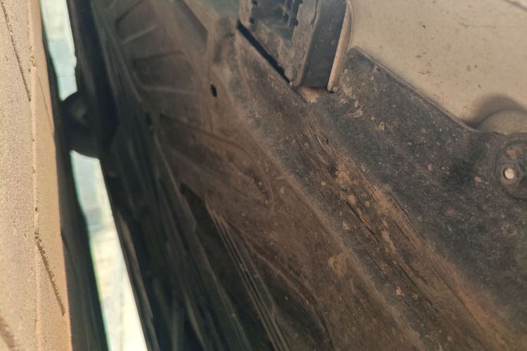 奔驰C级 2018款 C 200 L 运动版局部细节9003