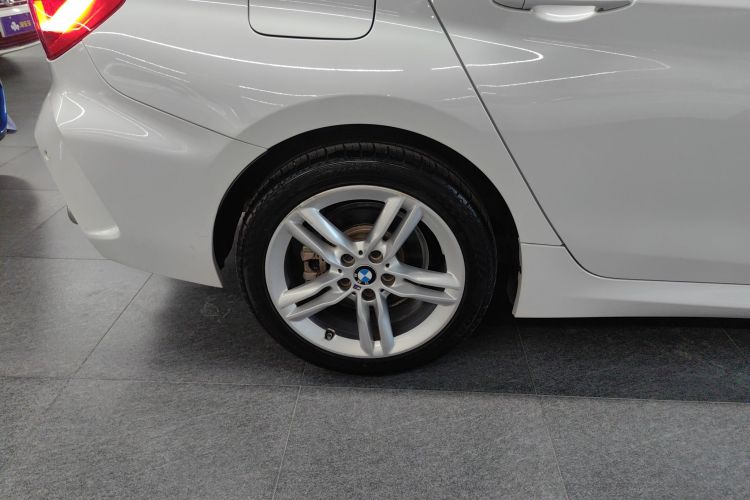 宝马1系 2020款 120i M运动套装车身外观6008