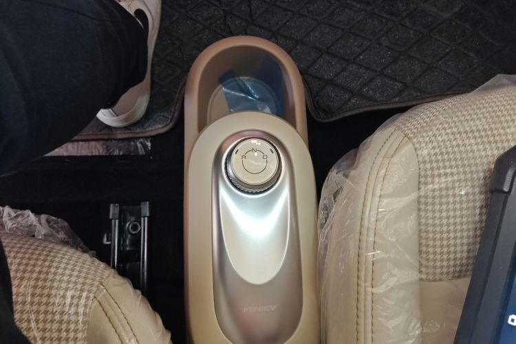 五菱汽车 宏光MINIEV 2025款 四门版 进阶款中控内饰18