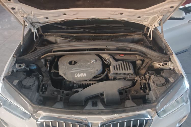 宝马X1 2018款 sDrive18Li 时尚型机舱底盘24