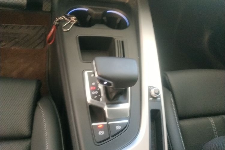 奥迪A4L 2025款 200万辆悦享版 40 TFSI 时尚动感型局部细节18