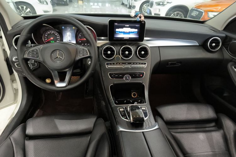 奔驰C级 2018款 C 180 L 时尚型运动版中控内饰7002