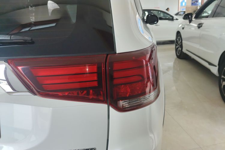 三菱 欧蓝德 2020款 2.0L 两驱畅享版 5座车身外观9