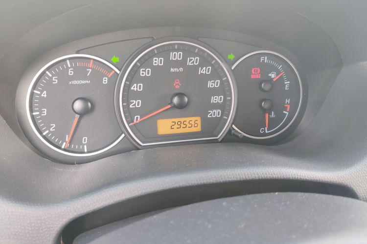 铃木 雨燕 2014款 1.3L 手动标准型中控内饰15