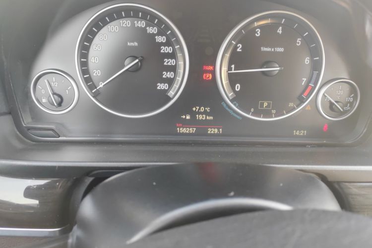 宝马5系 2014款 525Li 领先型中控内饰15