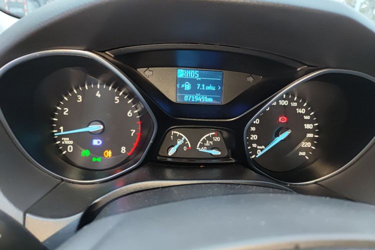 福特 福克斯 2017款 三厢 1.6L 自动风尚型智行版中控内饰14