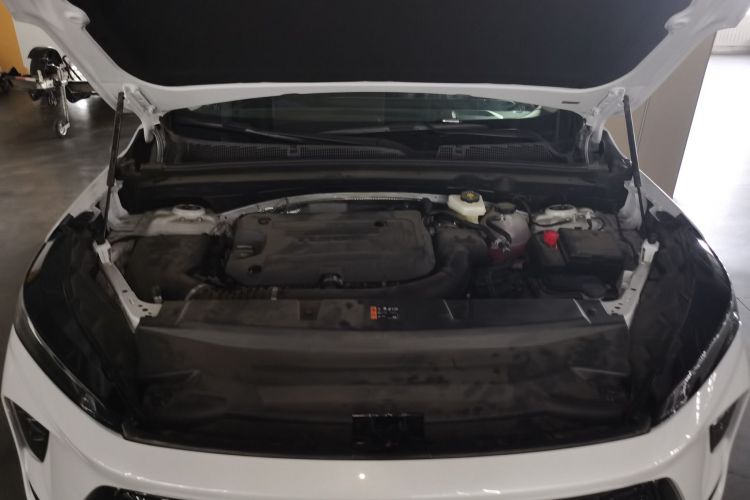 别克 2025款 昂科威Plus 28T 两驱白金版机舱底盘24