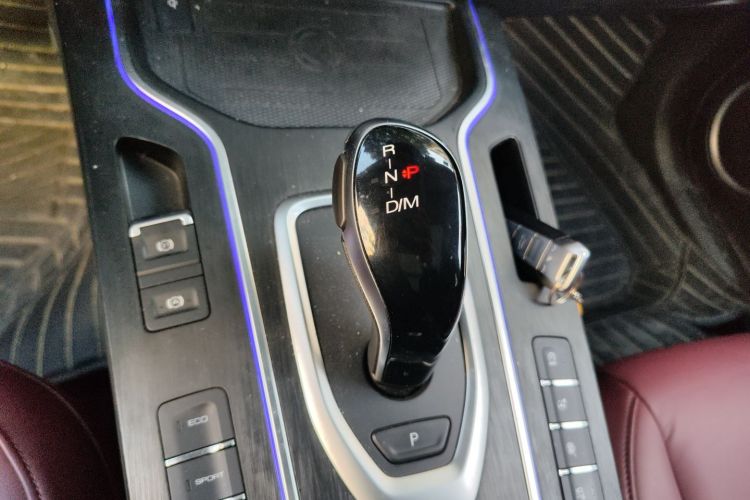 魏牌 VV7 2020款 2.0T 旗舰型中控内饰18