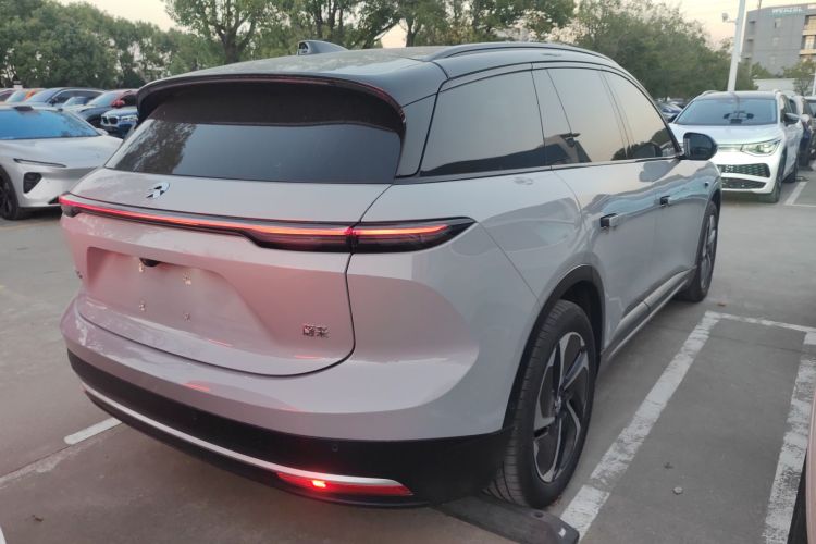 蔚来ES6 2024款 75kWh车身外观7