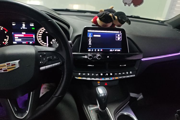 凯迪拉克CT4 2021款 28T 尊贵型中控内饰12