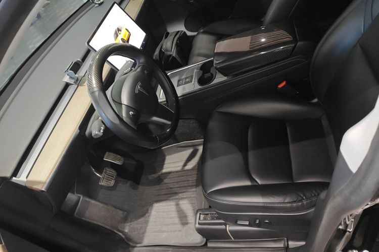 特斯拉 Model Y 2022款 改款 后轮驱动版中控内饰19