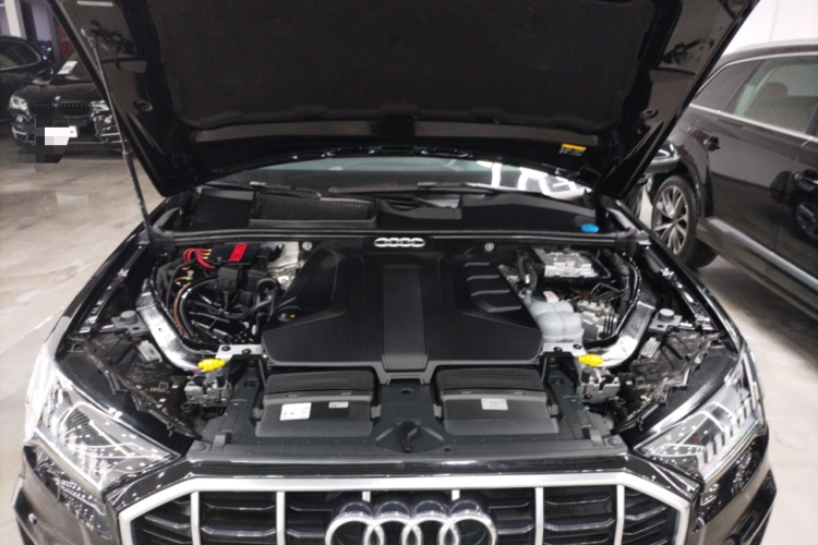 奥迪Q7 2023款 45 TFSI quattro S line运动型机舱底盘24