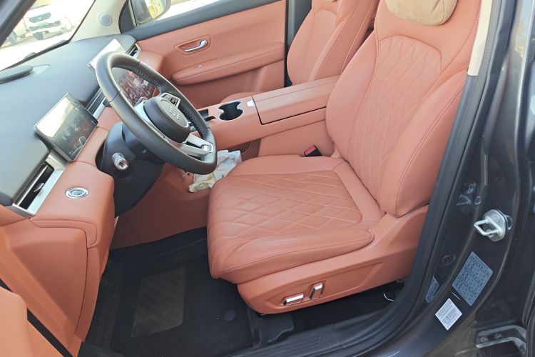 蓝电E5 PLUS 2026款 165km 长续航先享版Ultra 7座中控内饰19