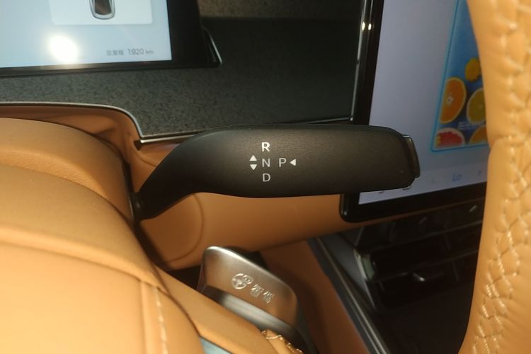 比亚迪 汉L 2025款 DM-i 200KM激光雷达尊享型中控内饰18