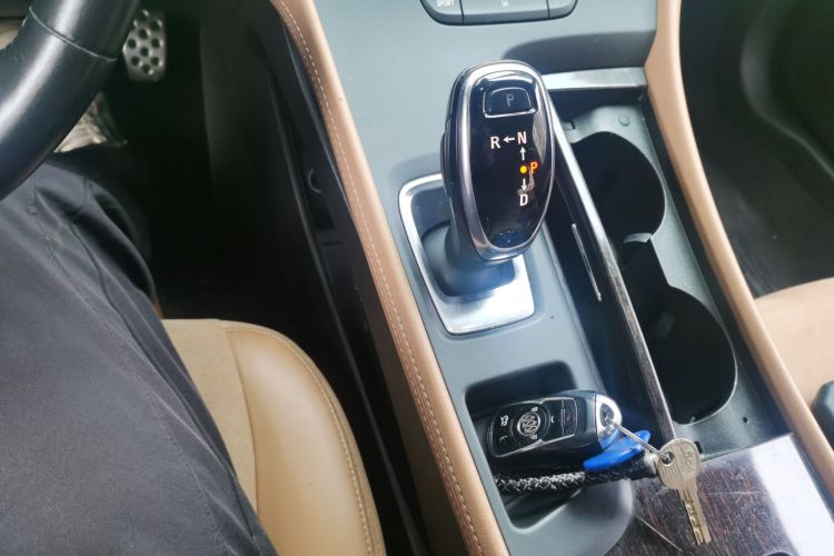 别克 君越 2016款 20T 精英型中控内饰18