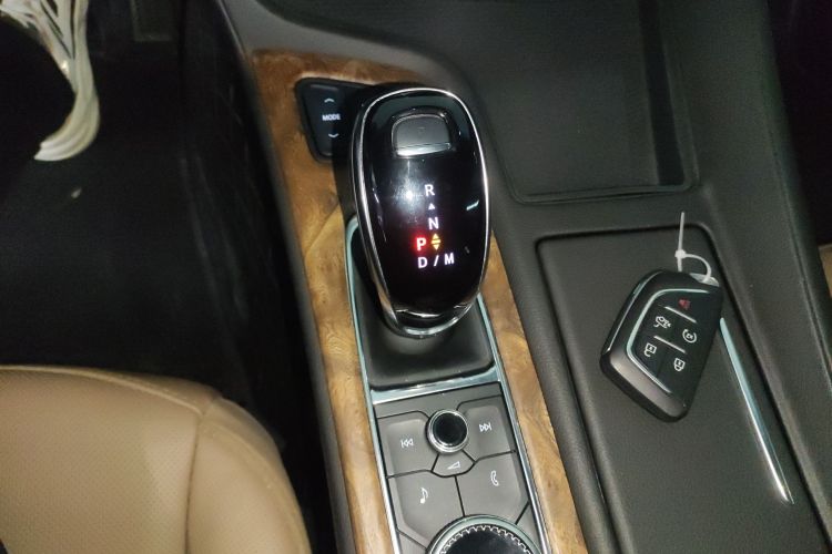 凯迪拉克CT5 2023款 28T 尊贵型中控内饰18