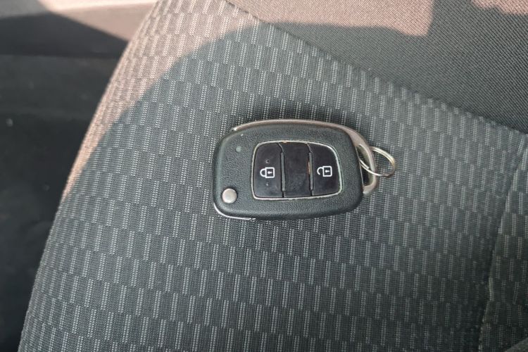 现代 瑞纳 2017款 1.4L 手动焕彩版 国V中控内饰11