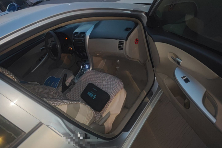 丰田 卡罗拉 2011款 1.6L 自动GL局部细节9005