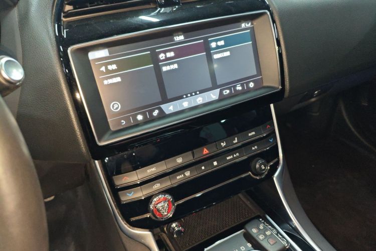 捷豹XEL 2019款 2.0T 250PS 尊享版中控内饰16