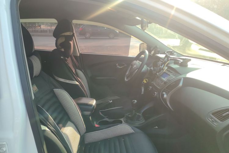 北京现代ix35 2015款 2.0L 手动两驱舒适型 国V局部细节9005