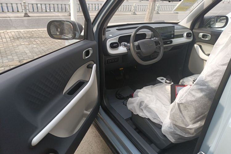 吉利银河 2025款 210km 熊猫卡丁中控内饰20