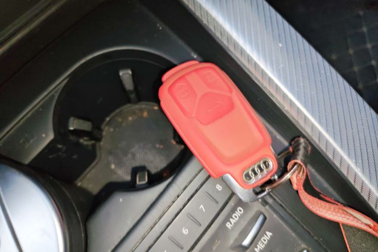 奥迪A4L 2018款 30周年年型 40 TFSI 时尚型中控内饰7001