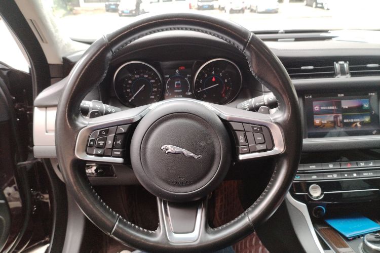 捷豹XFL 2018款 XFL 2.0T 200PS 精英版局部细节13