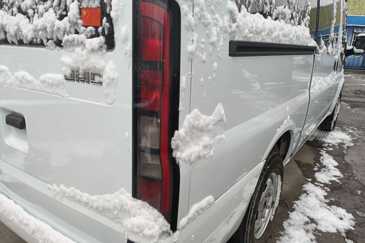 江铃福顺 2022款 2.0T 手动多功能乘用车中轴中高顶6-7座车身外观6006