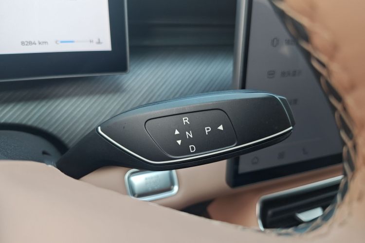 奇瑞 瑞虎8 L 2024款 2.0T 两驱尊贵版 5座局部细节18