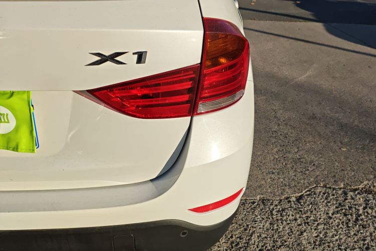 宝马X1 2015款 sDrive18i 时尚晋级版车身外观9