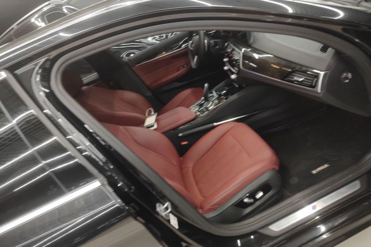 宝马5系 2020款 530Li 尊享型 M运动套装局部细节41