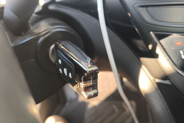 别克 君威 2015款 1.6T 领先技术型中控内饰11