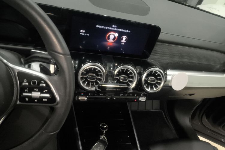 奔驰EQB 2022款 EQB 260中控内饰16