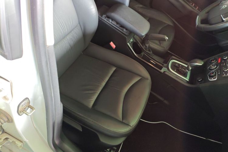 雪铁龙C4L 2015款 1.2T 自动尊贵版局部细节41