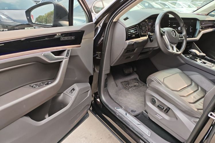 大众 途锐 2020款 3.0TSI 锐享版 国VI中控内饰20