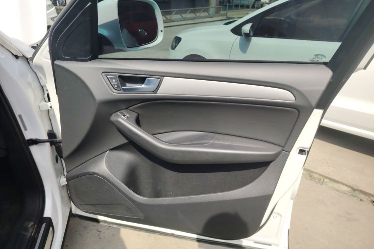 奥迪Q5 2016款 40 TFSI 进取型中控内饰7005