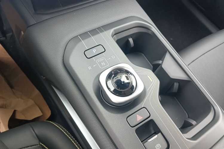 丰田bZ5 2025款 550 PRO智行版局部细节18