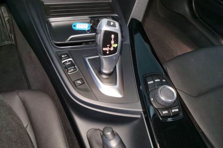 宝马3系 2017款 320Li 时尚型中控内饰18